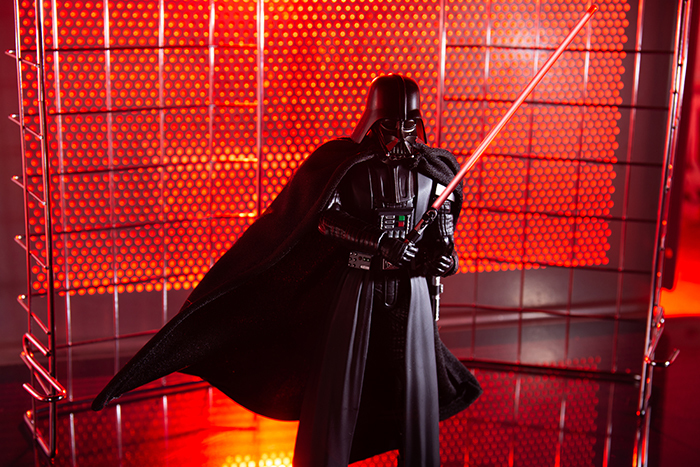 ツバキアキラが撮った、S.H.フィギュアーツのダース・ベイダー。キッチン周りのものを使って、SF感を演出してみました。