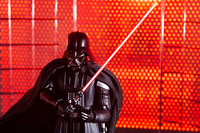 ツバキアキラが撮った、S.H.フィギュアーツのダース・ベイダー。キッチン周りのものを使って、SF感を演出してみました。