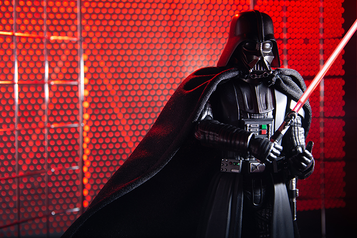 ツバキアキラが撮った、S.H.フィギュアーツのダース・ベイダー。キッチン周りのものを使って、SF感を演出してみました。