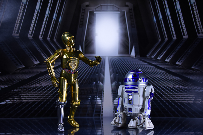ツバキアキラが撮った、S.H.フィギュアーツのC-3POとR2-D2。愛すべきドロイド達。